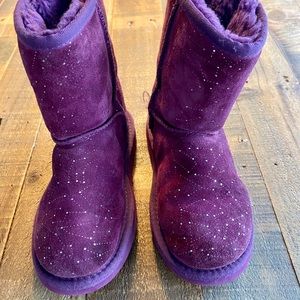 Adorable purple UGG boots for girls 💜